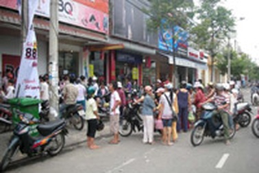 Đà Nẵng: “Náo loạn” mua hàng giảm giá