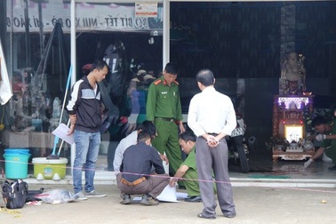 Mâu thuẫn trong quán nhậu, đâm chết đối thủ tại nhà