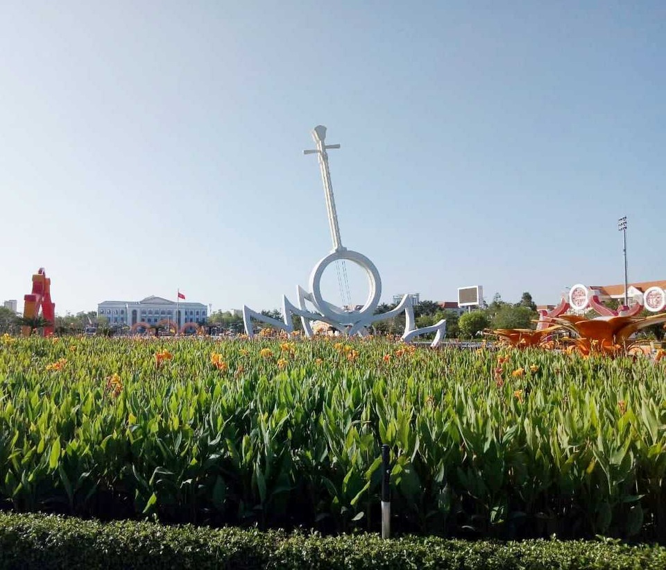 Đẹp mắt tiểu cảnh chào năm mới 2020 trên Quảng trường lớn nhất ĐBSCL - 1 Đẹp mắt tiểu cảnh chào năm mới 2020 trên Quảng trường lớn nhất ĐBSCL - 1