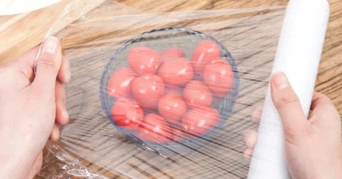 Cách màng bọc thực phẩm âm thầm đưa bệnh tật vào cơ thể