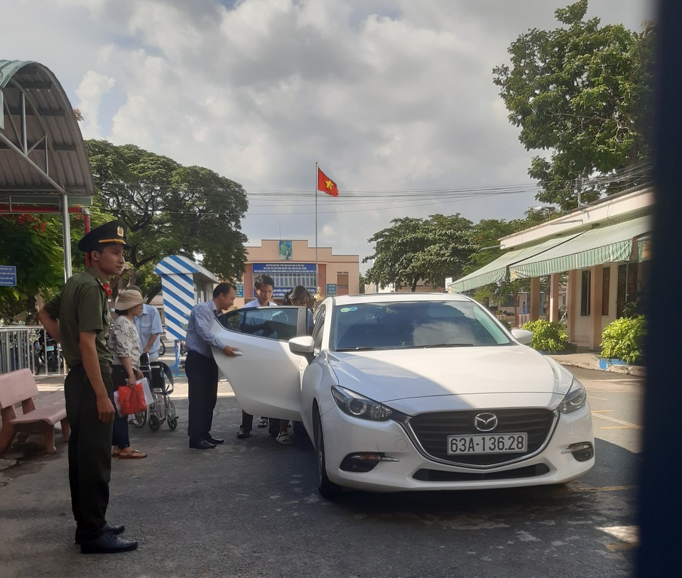 Thi lớp 10 tại TPHCM: Thí sinh thoải mái sau buổi thi Ngoại ngữ - 2 Thi lớp 10 tại TPHCM: Thí sinh thoải mái sau buổi thi Ngoại ngữ - 2
