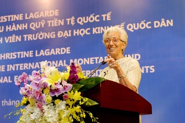 Tổng Giám đốc IMF trò chuyện với sinh viên ĐH Kinh tế Quốc dân