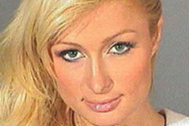 Paris Hilton được biệt giam