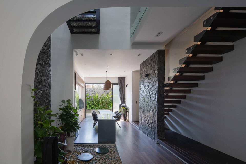 Ngắm mãi không chán, ngôi nhà Vũng Tàu xanh từ mặt tiền lên sân thượng - 3