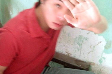 Án tù cho bị cáo ném dép vào… “quan tòa”