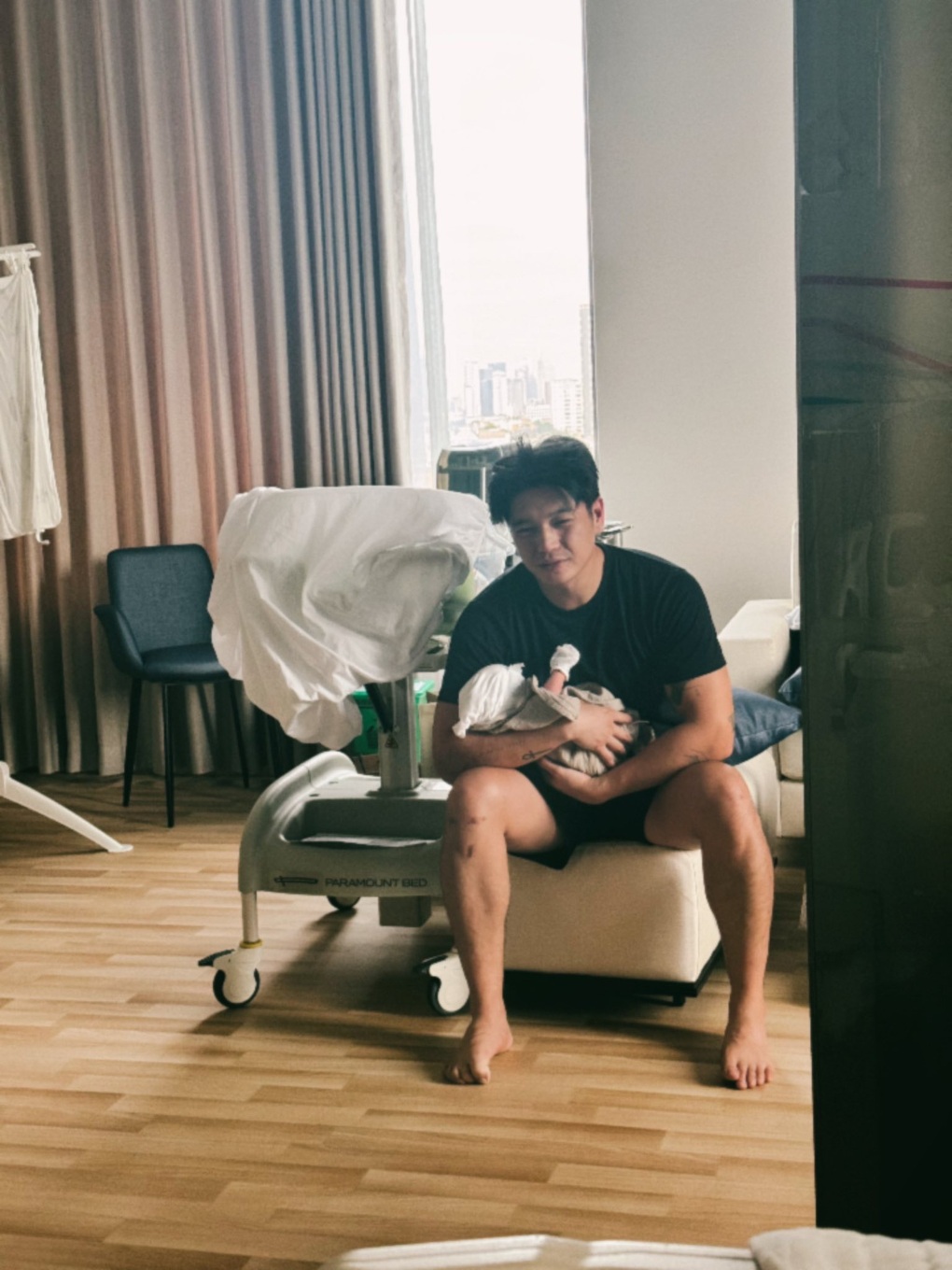 Ngô Thanh Vân mất ngủ, bật khóc khi chăm con đầu lòng ở tuổi 46 - 3 Ngô Thanh Vân mất ngủ, bật khóc khi chăm con đầu lòng ở tuổi 46 - 3