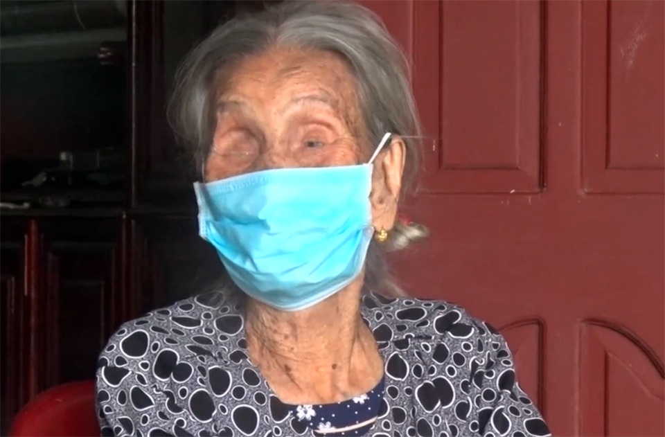 Chiến sĩ 73 tuổi mang chân giả xung phong đứng chốt kiểm dịch - 5