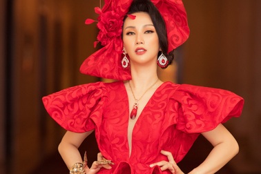 Paris Vũ giành giải “Bông hồng quyền lực 2019”, diễn vedette thời trang