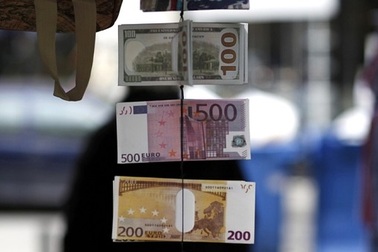 Eurozone chìm ngập trong nợ nần 