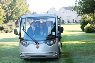 "Toàn quyền Úc đích thân lái xe đưa Thủ tướng đi tham quan là rất hiếm có"