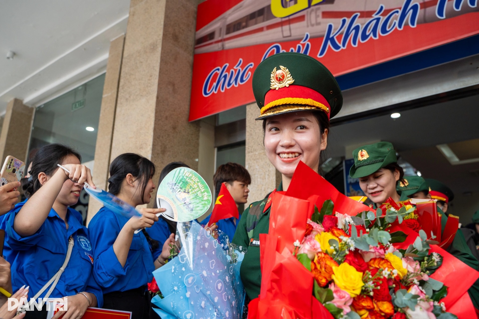 Các khối diễu binh miền Nam rạng rỡ khi tàu tới Ga Hà Nội - 7