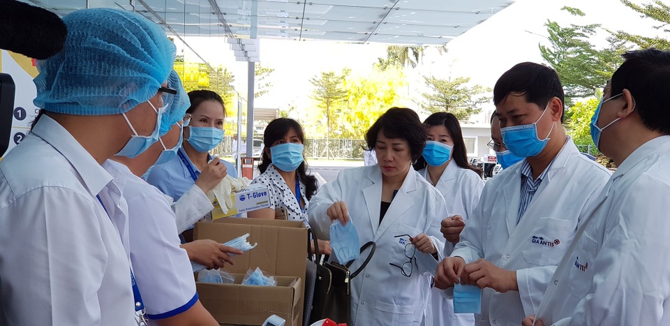 Từ ngày mai, TPHCM xử phạt người không đeo khẩu trang nơi công cộng - 3 Từ ngày mai, TPHCM xử phạt người không đeo khẩu trang nơi công cộng - 3