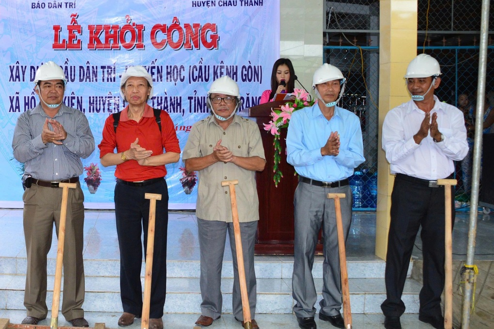 Nhà thơ, Nhà báo Phan Huy đã “Ngược bến sông mơ” - 3 Nhà thơ, Nhà báo Phan Huy đã “Ngược bến sông mơ” - 3