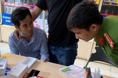 Bắt nam thanh niên sử dụng giấy tờ giả mua hàng trả góp