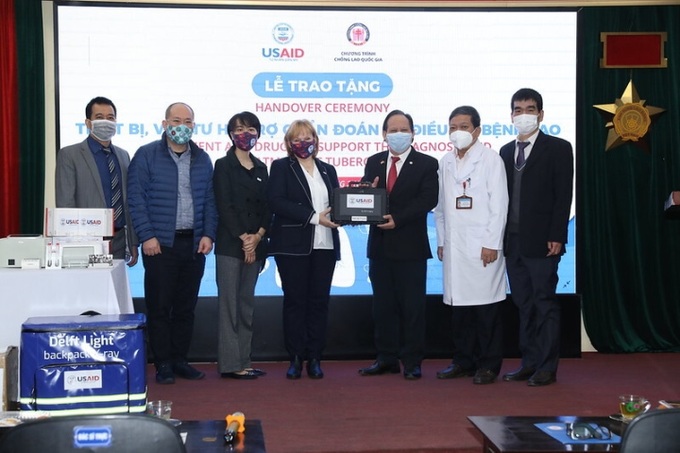 USAID trao tặng trang thiết bị phòng chống COVID-19 cho tỉnh Tây Ninh. Ảnh: ĐSQ Hoa Kỳ