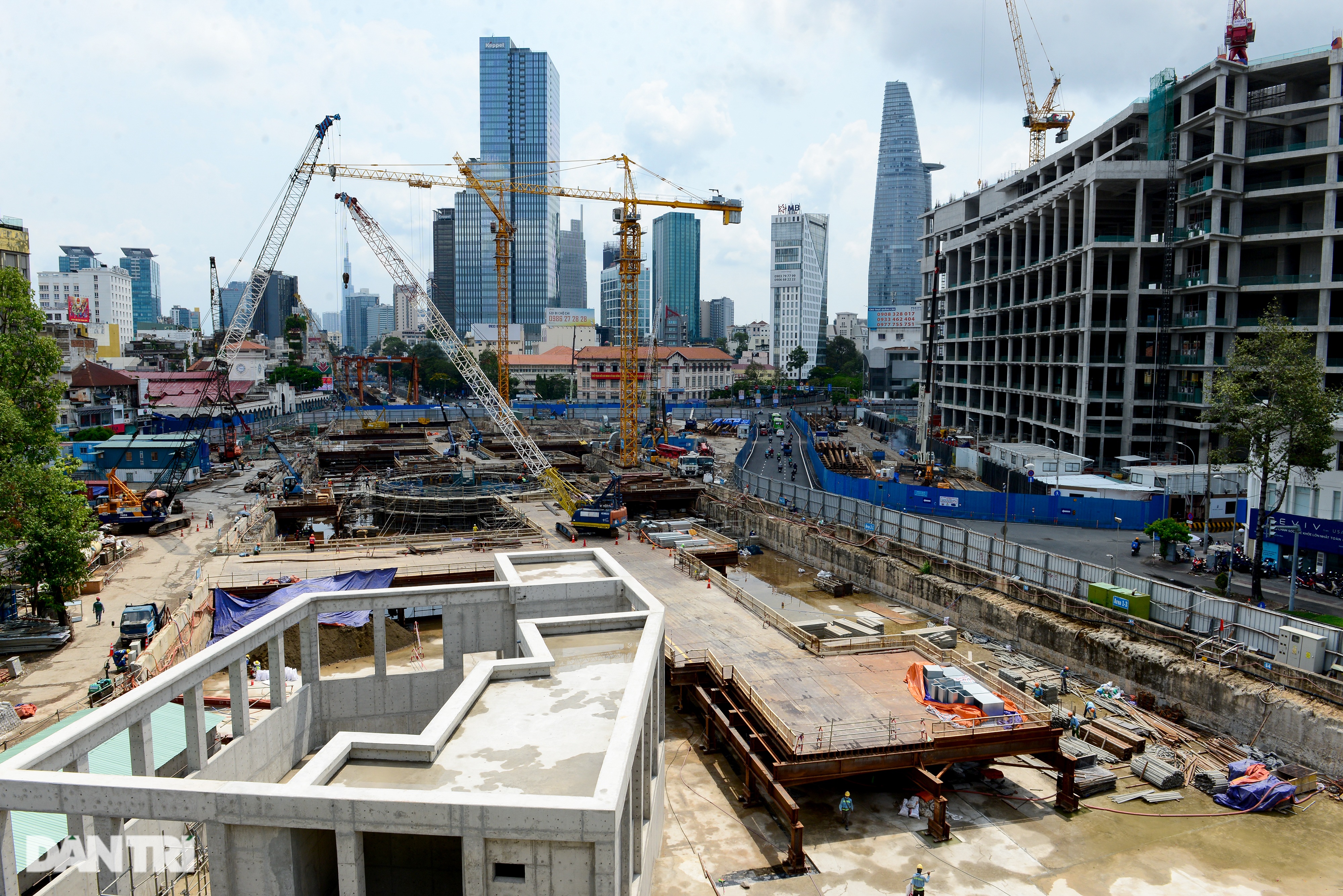 Khám phá giếng trời khổng lồ ăn sâu xuống lòng đất tại ga Metro Bến Thành - 2 Khám phá giếng trời khổng lồ ăn sâu xuống lòng đất tại ga Metro Bến Thành - 2