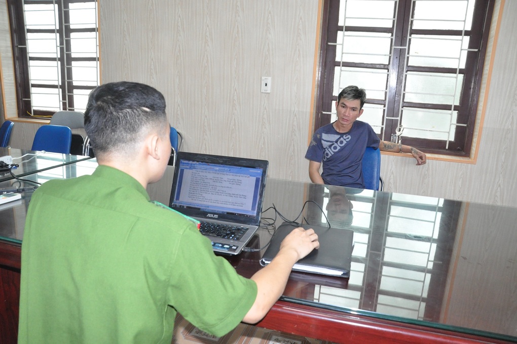Lý do 2 nghi phạm nổ súng, cướp tiệm vàng ở Hải Dương - 1 Lý do 2 nghi phạm nổ súng, cướp tiệm vàng ở Hải Dương - 1