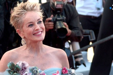 Sharon Stone lộng lẫy trên thảm đỏ