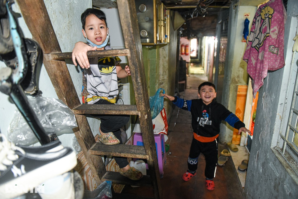 Ngõ lạ ở Hà Nội: Đám hỏi không tráp, người mất không đóng áo quan - 4 Ngõ lạ ở Hà Nội: Đám hỏi không tráp, người mất không đóng áo quan - 4
