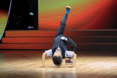 “Rơi nước mắt” với bài nhảy nghị lực của cậu bé mồ côi mẹ