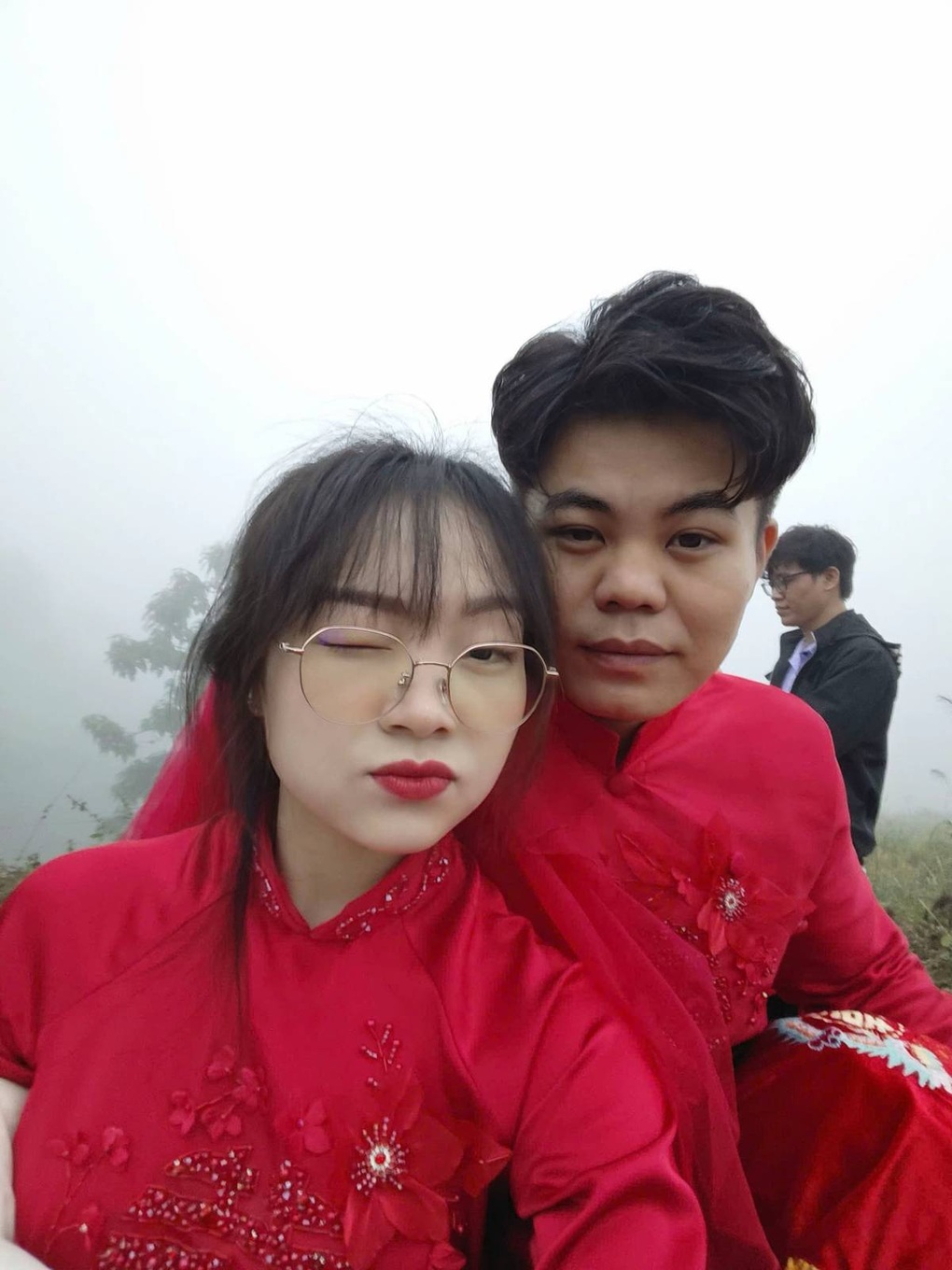 Nhà trai Hải Phòng đi bộ gần 3km giữa trời mưa đón dâu vùng cao - 3