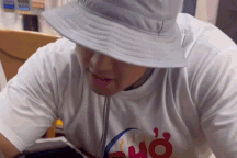 14 triệu đồng may được 5 bộ vest 3 áo sơ mi, khách Tây khen Việt Nam quá rẻ