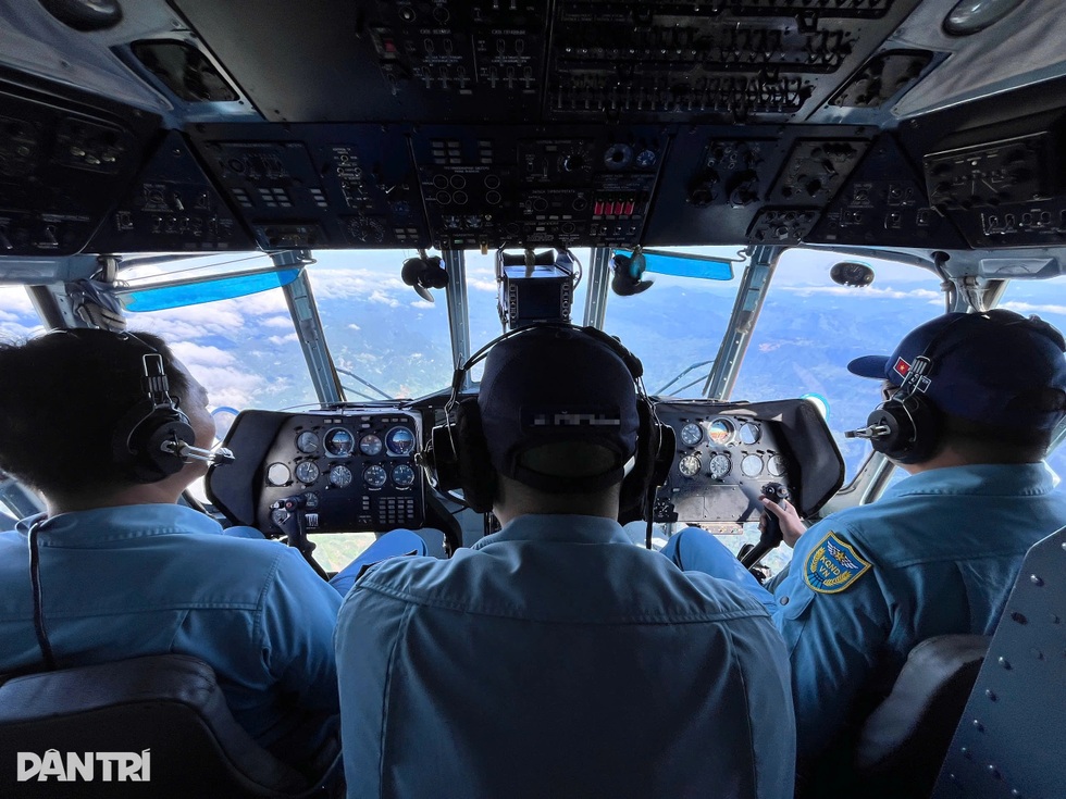 Tiết lộ đội hình bay kéo cờ lần đầu xuất hiện trên bầu trời Hà Nội cho 2/9 - 8 Tiết lộ đội hình bay kéo cờ lần đầu xuất hiện trên bầu trời Hà Nội cho 2/9 - 8