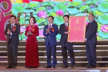 Thủ tướng trao cho Hà Nam chứng nhận thành lập thị xã Duy Tiên