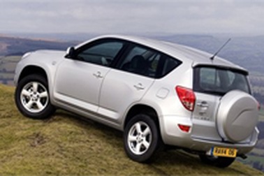 Toyota ngừng bán xe RAV4 vì lỗi động cơ V6