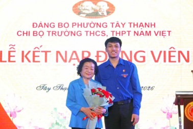 Lời chia sẻ đặc biệt của nguyên Phó Chủ tịch nước với học sinh kết nạp Đảng