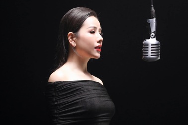 "Đóa hồng Bolero" Thúy Anh trải lòng về khó khăn ngày đầu Nam tiến