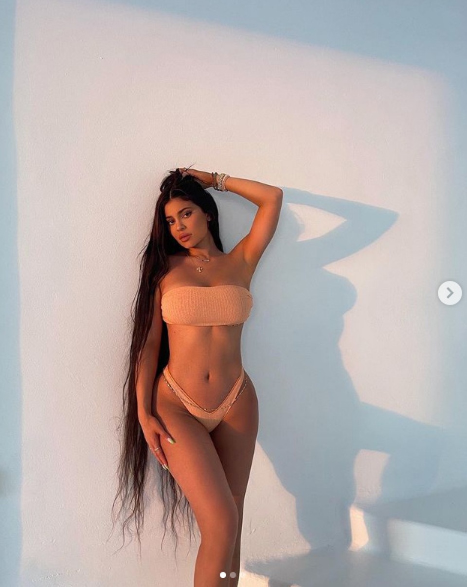 Kylie Jenner dùng máy bay riêng đưa bạn bè đi nghỉ mát - 2 Kylie Jenner dùng máy bay riêng đưa bạn bè đi nghỉ mát - 2