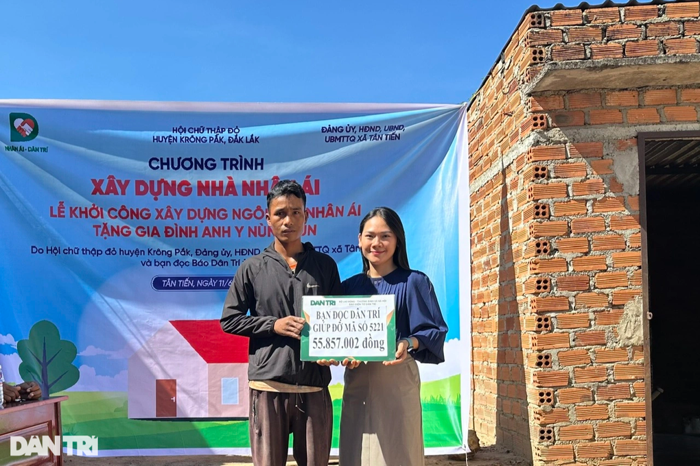 Gia đình người đàn ông khốn khổ sống trong căn chòi được xây nhà mới - 4 Gia đình người đàn ông khốn khổ sống trong căn chòi được xây nhà mới - 4