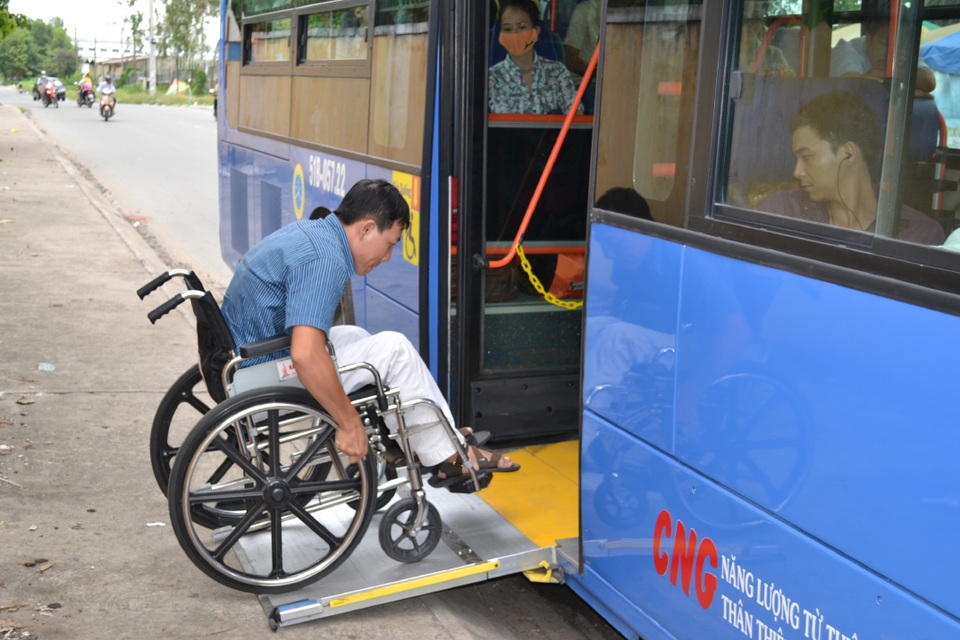 Xe buýt từ chối phục vụ người khuyết tật: Phân biệt đối xử từ trong tư duy! - 7 Xe buýt từ chối phục vụ người khuyết tật: Phân biệt đối xử từ trong tư duy! - 7