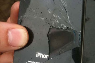 iPhone bỗng nhiên… cháy nổ trên máy bay