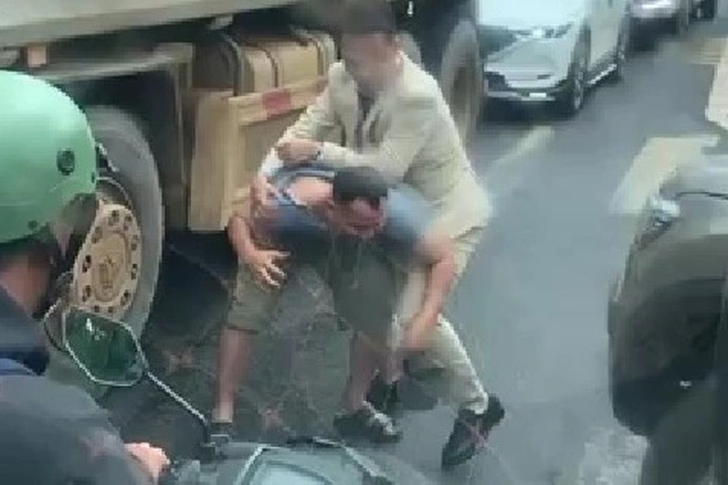 Vụ chú rể đánh tài xế xe ben: Sau đám cưới công an sẽ mời làm việc - 3 Vụ chú rể đánh tài xế xe ben: Sau đám cưới công an sẽ mời làm việc - 3