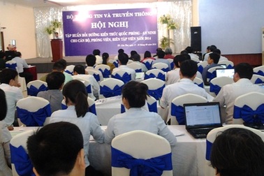 Tập huấn, bồi dưỡng kiến thức an ninh - quốc phòng cho hơn 100 nhà báo   