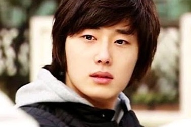 “Mỹ nam” Hàn Quốc thức đêm viết 300 thư tay cho fans