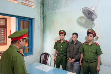 Tạm giam nhân viên y tế lừa "chạy" việc