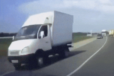 Pha vượt ẩu với tốc độ "bàn thờ" khiến người xem qua video cũng rùng mình