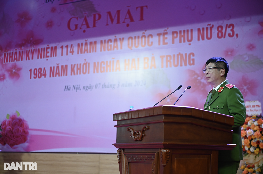 Nữ chiến sĩ CSCĐ cần nâng cao vai trò của phụ nữ trong gia đình - 2 Nữ chiến sĩ CSCĐ cần nâng cao vai trò của phụ nữ trong gia đình - 2