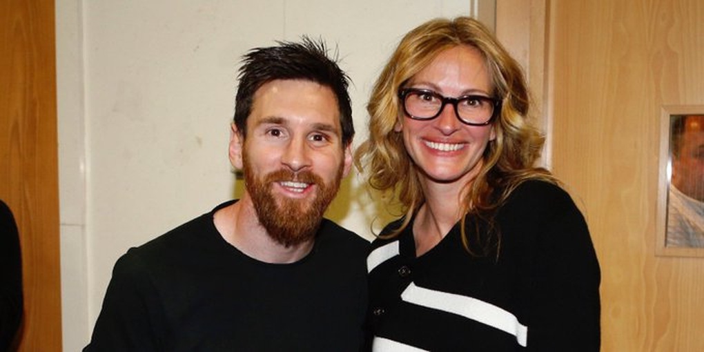 Beautiful woman Julia Roberts is a crazy fan of Messi - 2