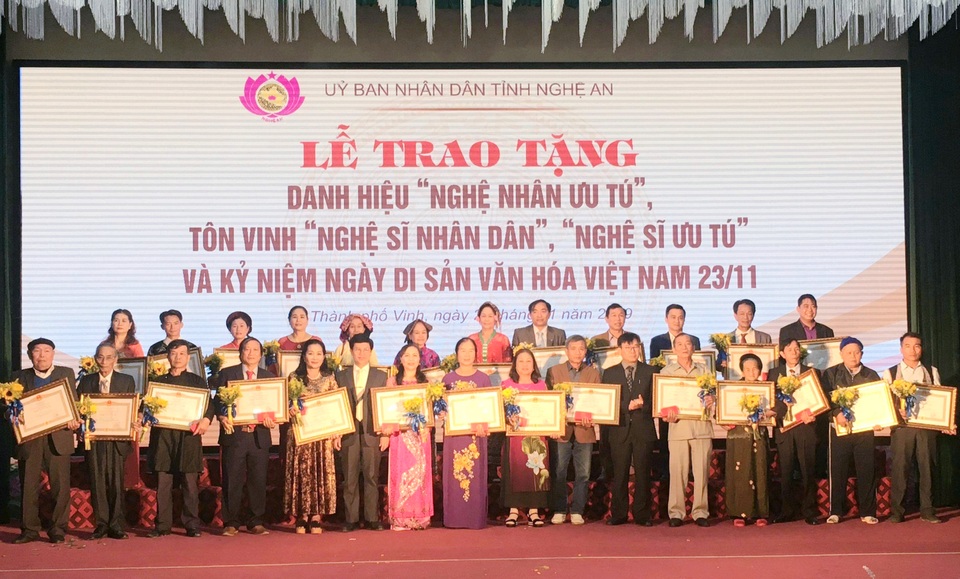 Nghệ An: Tổ chức Lễ trao tặng danh hiệu Nghệ nhân ưu tú cho 26 cá nhân - 1 Nghệ An: Tổ chức Lễ trao tặng danh hiệu Nghệ nhân ưu tú cho 26 cá nhân - 1
