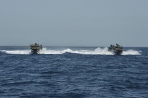 Iran bắt giữ 2 tàu hải quân Mỹ