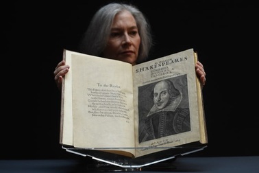 Gần 10 triệu USD cho tuyển tập kịch đầu tiên của Shakespeare