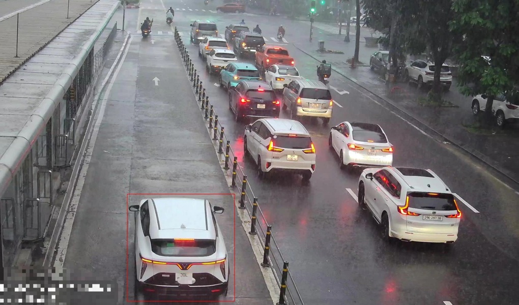 Camera AI phát hiện 73 phương tiện đi vào làn BRT trong 24 giờ - 1