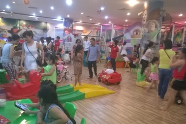 Các khu vui chơi nhộn nhịp ngày quốc tế thiếu nhi 