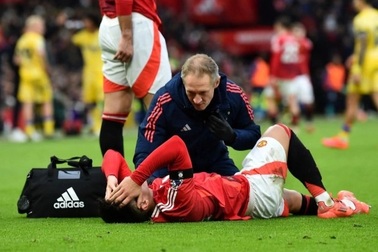 Man Utd nhận tin sốc về chấn thương của trung vệ Lisandro Martinez