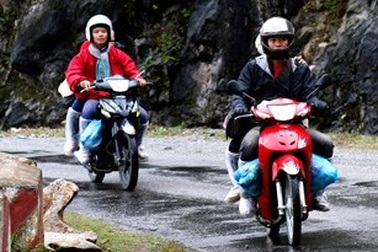 Ưa "xê dịch", bạn trẻ cưỡi “ngựa sắt” chào năm Ngọ