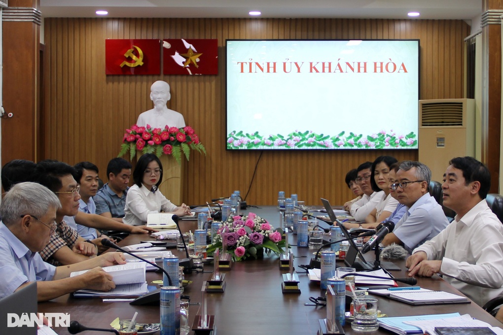 Đoàn công tác của Bộ Nội vụ khảo sát thực tế về áp KPI cho cán bộ - 1 Đoàn công tác của Bộ Nội vụ khảo sát thực tế về áp KPI cho cán bộ - 1